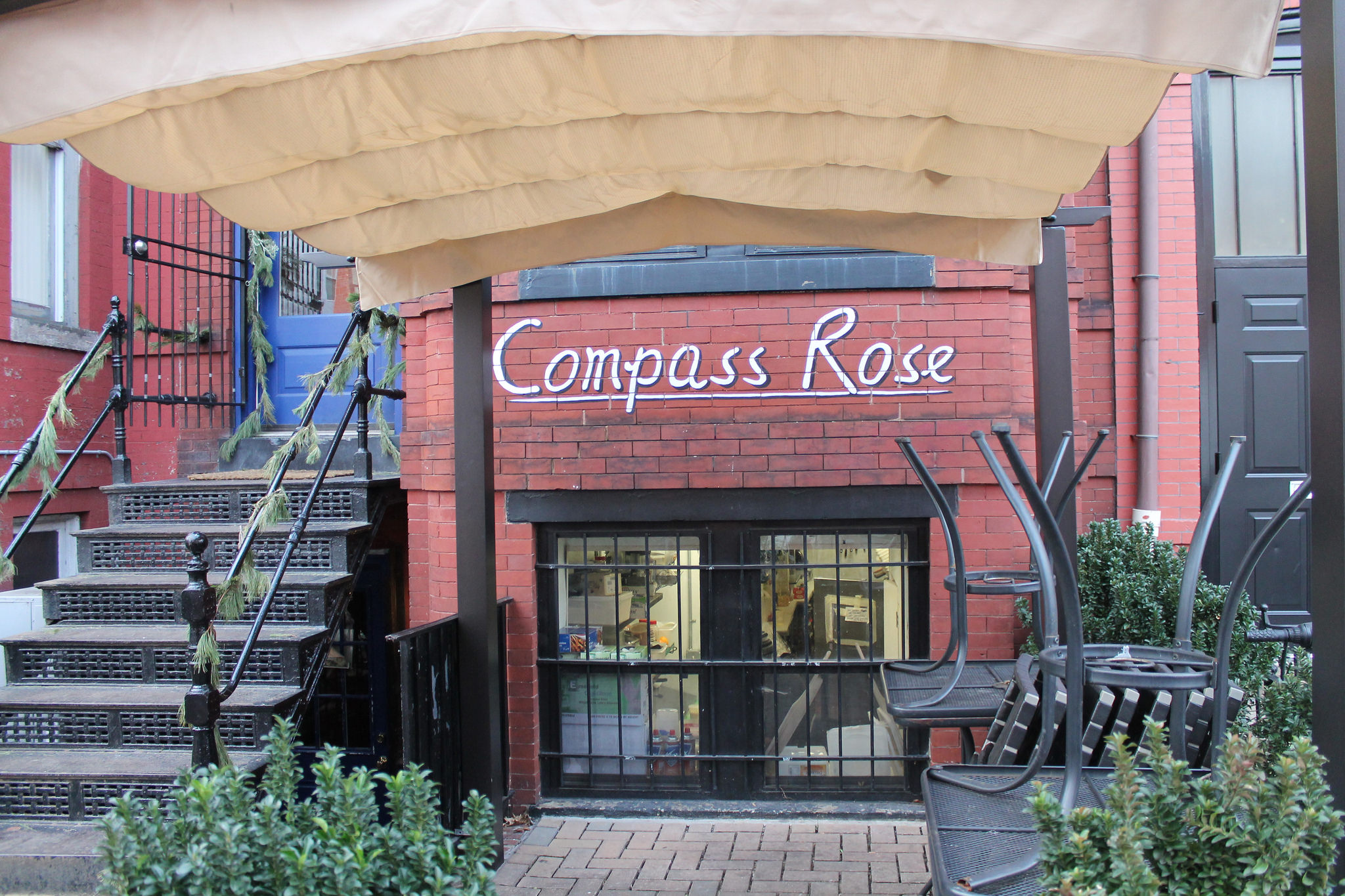 企业家建立几个特区如何的高级餐厅(Image: Exterior of Compass Rose in Washington, D.C.)