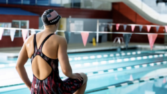 奥运游泳选手凯蒂Ledecky股票杆与学生的重要性。