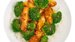 天使星球食品公司(Angel Planet Foods)在夏季美食展上试用了植物性鸡肉。