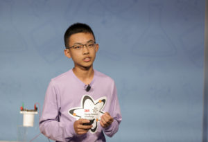 李约翰在2022年青年科学家挑战赛上发表演讲。