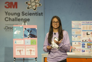 Samaira Mehta在2022年3M青年科学家挑战赛上发表演讲