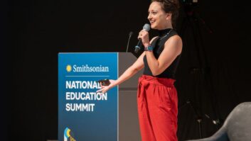 2023年度国家教师Rebecka彼得森发表鼓舞人心的演讲在史密森国家教育峰会。